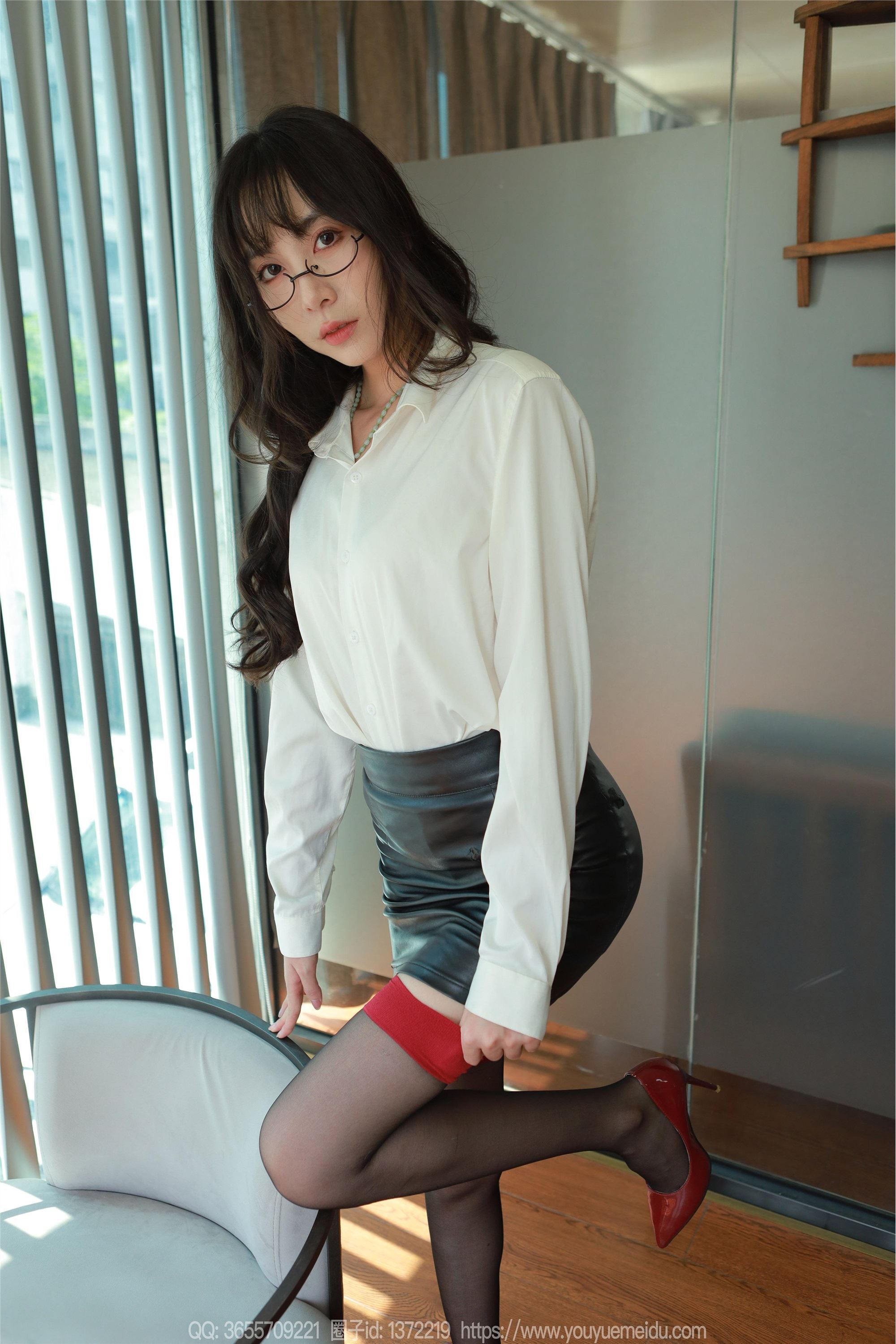 IESS异思趣向  2024.10.04 丝享家 1863 团团《双红长腿》